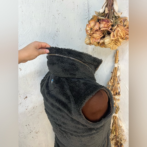 KUHL “Flight Vest” Stowaway Hood Zipper Fuzzy Grey Vest Medium - Picture 9 of 12